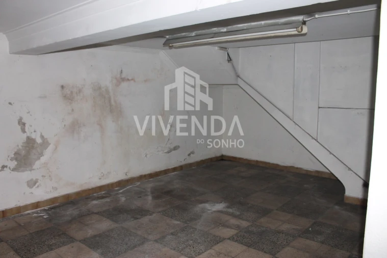 Armazém para Arrendamento em Amora Foto 14