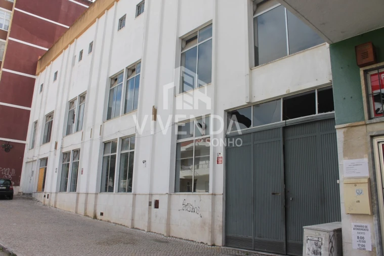 Armazém para Arrendamento em Amora Foto 32