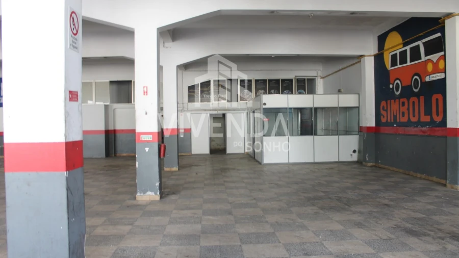 Armazém para Arrendamento em Amora
