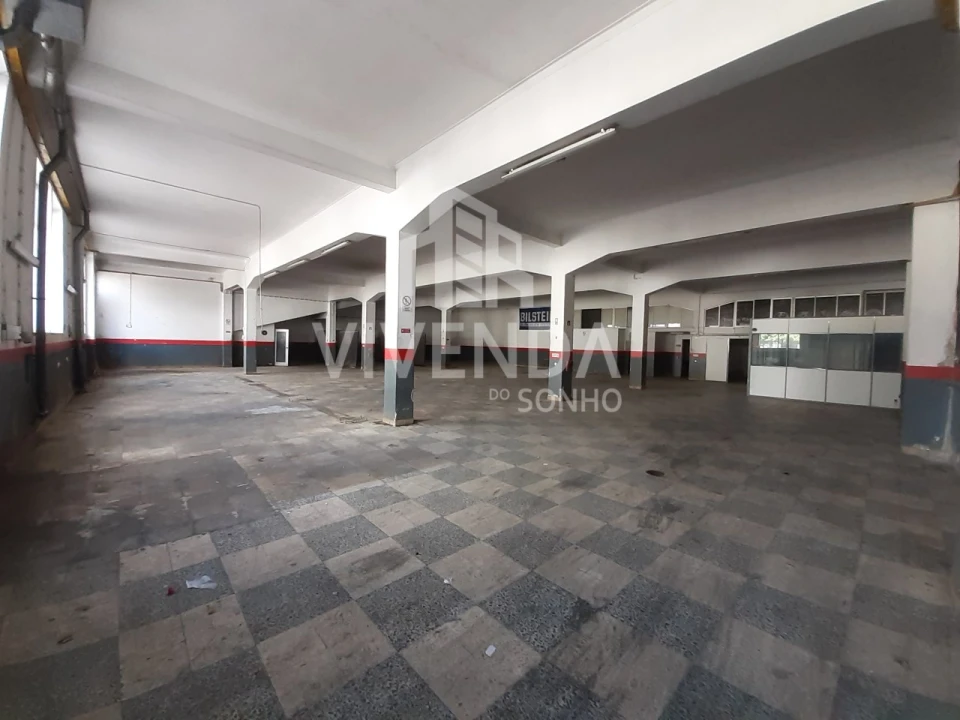 Armazém para Venda em Amora Foto 3