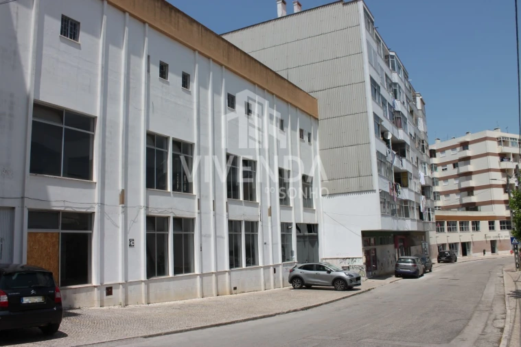 Armazém para Venda em Amora Foto 32