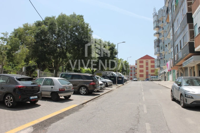 Armazém para Venda em Amora Foto 31