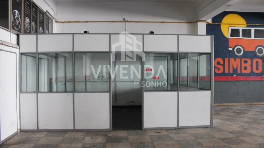 Armazém para Venda em Amora