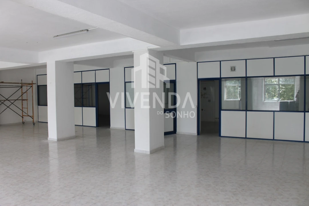 Armazém para Venda em Amora Foto 1