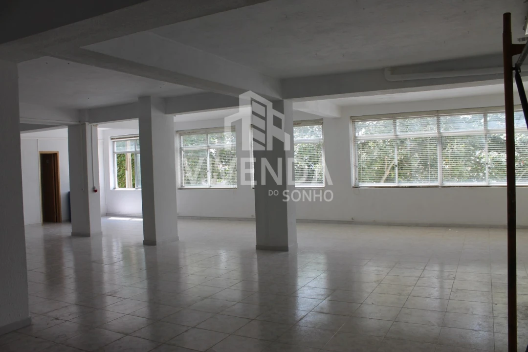 Armazém para Venda em Amora Foto 6