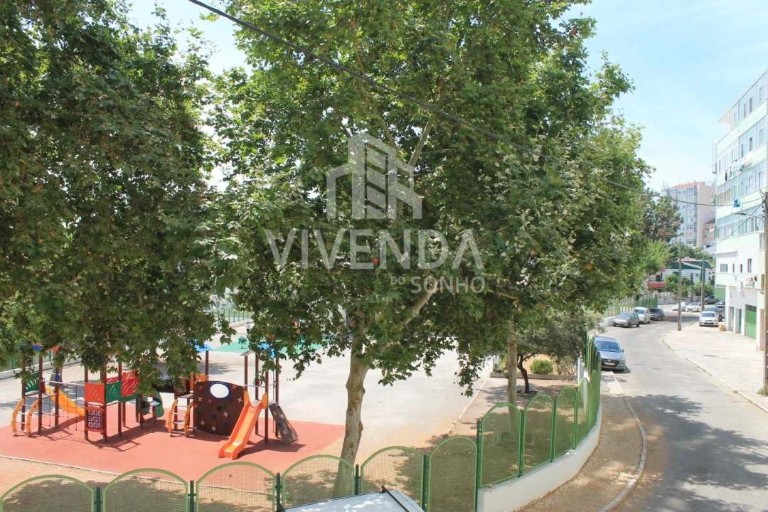 Armazém para Venda em Amora Foto 7