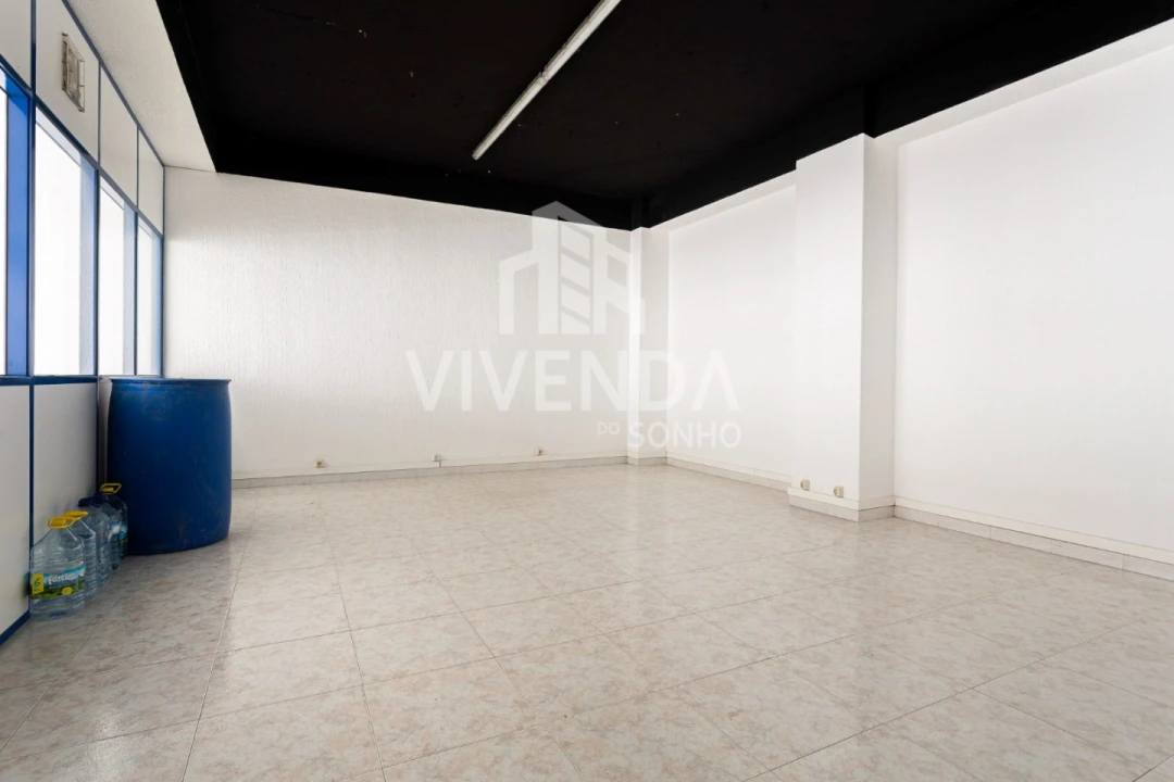 Armazém para Venda em Amora Foto 3