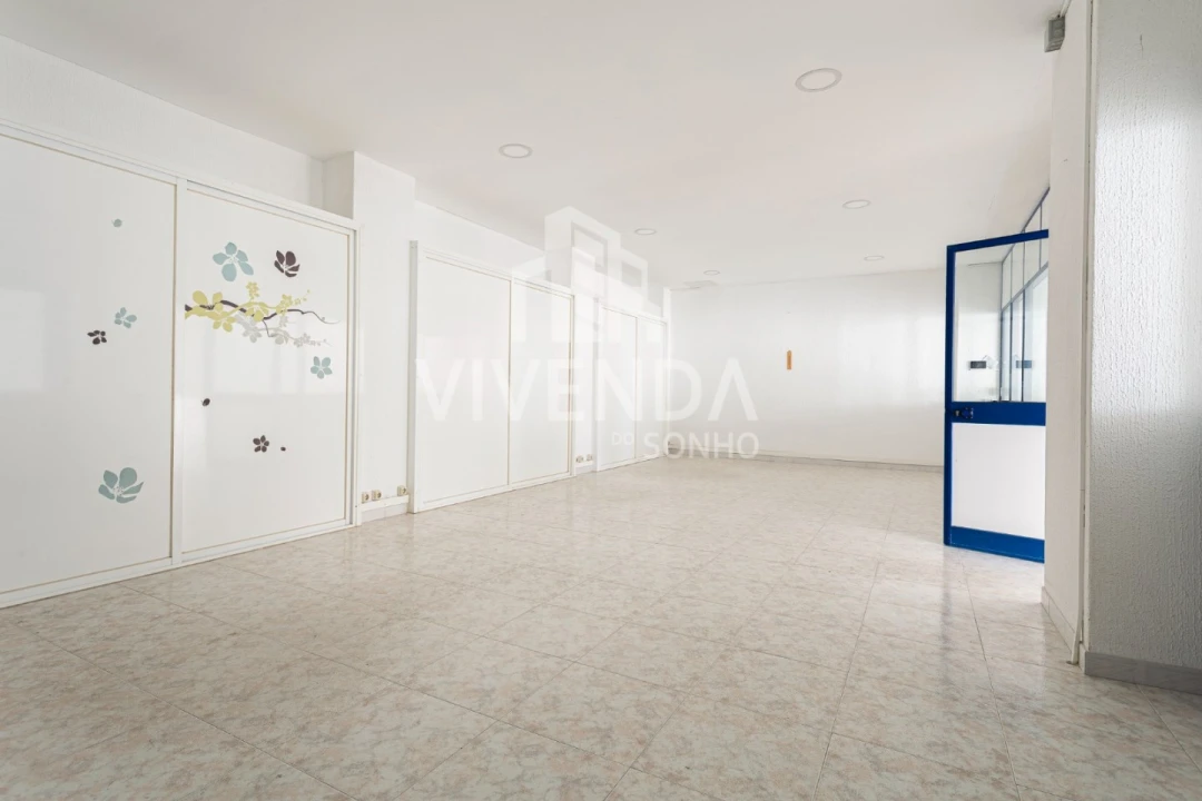 Armazém para Venda em Amora Foto 4