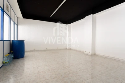 Armazém para Venda em Amora