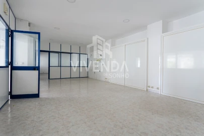 Armazém para Venda em Amora