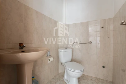 Armazém para Venda em Amora