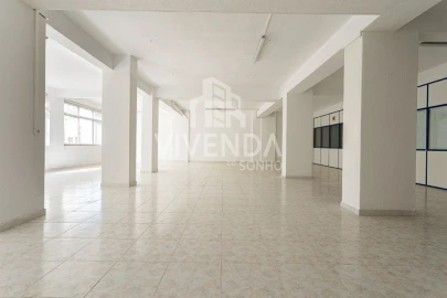 Armazém para Venda em Amora