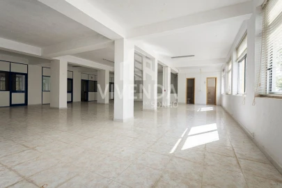 Armazém para Venda em Amora