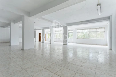 Armazém para Venda em Amora