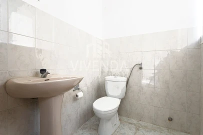 Armazém para Venda em Amora