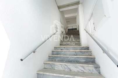 Armazém para Venda em Amora