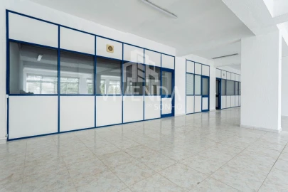 Armazém para Venda em Amora