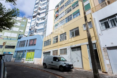 Armazém para Venda em Amora