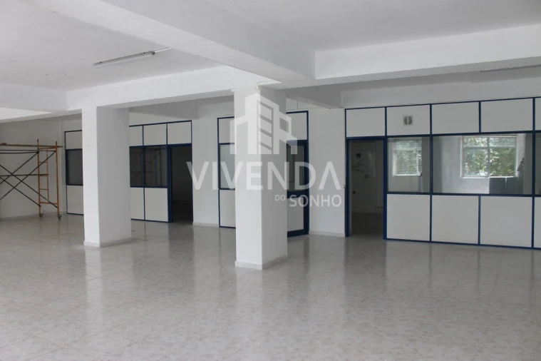 Armazém para Venda em Amora Foto 1