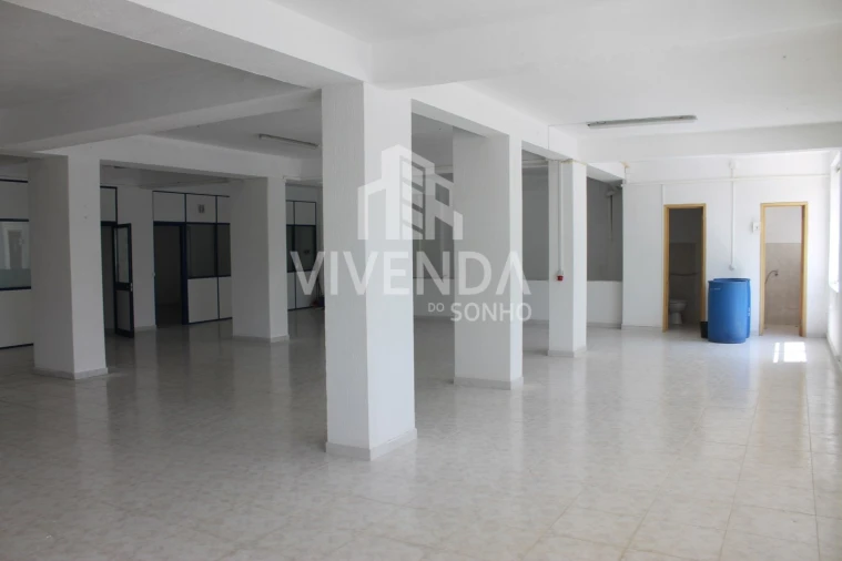 Armazém para Venda em Amora Foto 9