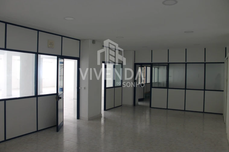 Armazém para Venda em Amora Foto 18