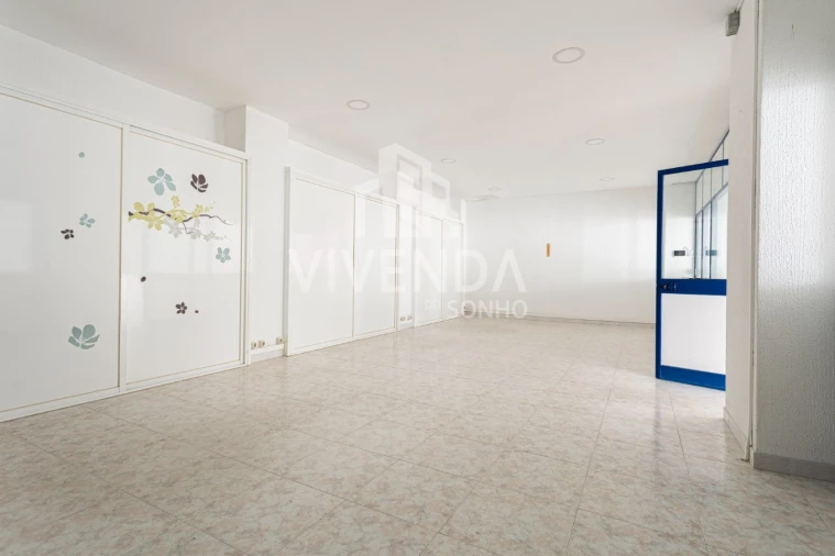Armazém para Venda em Amora Foto 4