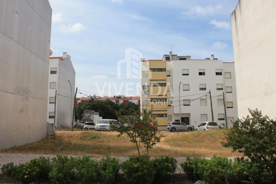 Terreno para Venda em Alhos Vedros Foto 1