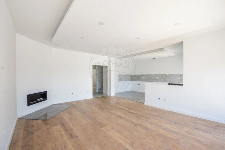 Moradia T4 para Venda em Alenquer (Santo Estêvão e Triana) Foto 12