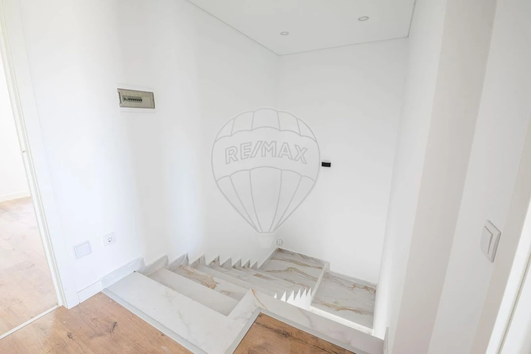 Moradia T4 para Venda em Alenquer (Santo Estêvão e Triana) Foto 11