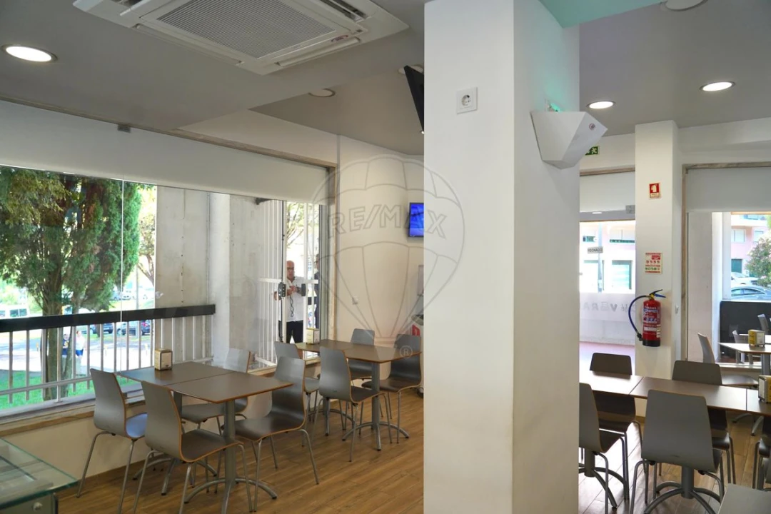 Loja para Venda em Massamá e Monte Abraão Foto 18