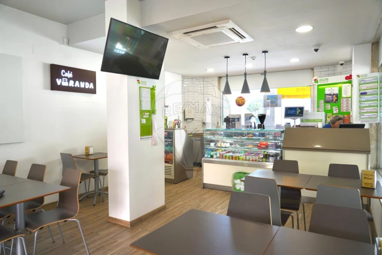 Loja para Venda em Massamá e Monte Abraão