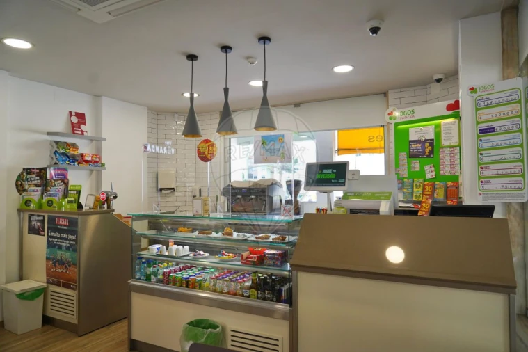 Loja para Venda em Massamá e Monte Abraão Foto 7