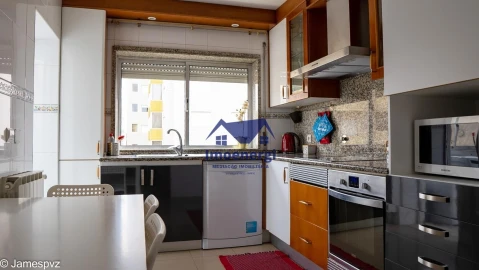 Apartamento T3 para Venda em Póvoa de Varzim, Beiriz e Argivai