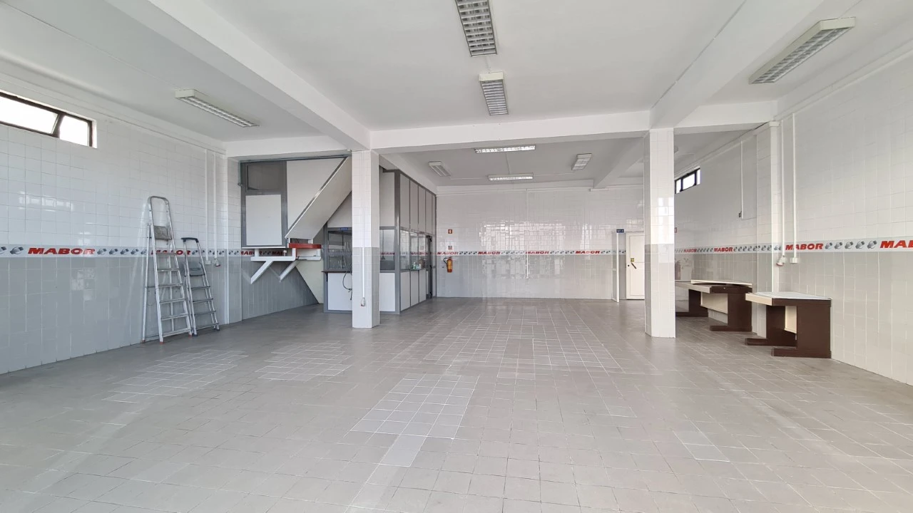 Armazém para Arrendamento em Fernao Ferro Foto 1