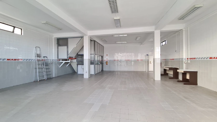 Armazém para Arrendamento em Fernao Ferro Foto 1