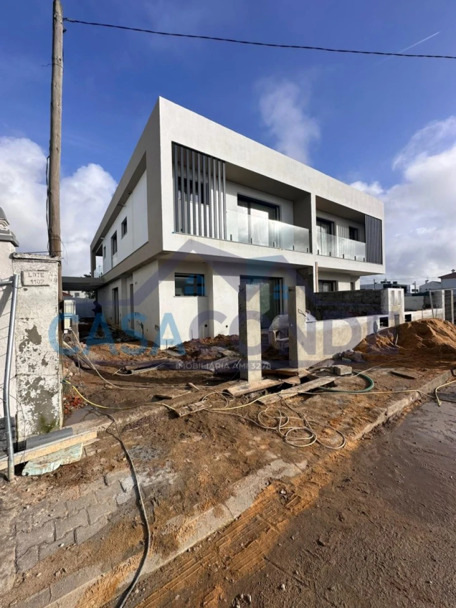 Moradia T4 para Venda em Fernao Ferro Foto 4