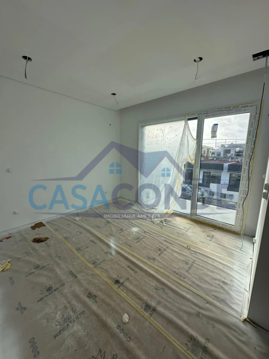 Moradia T4 para Venda em Fernao Ferro Foto 27