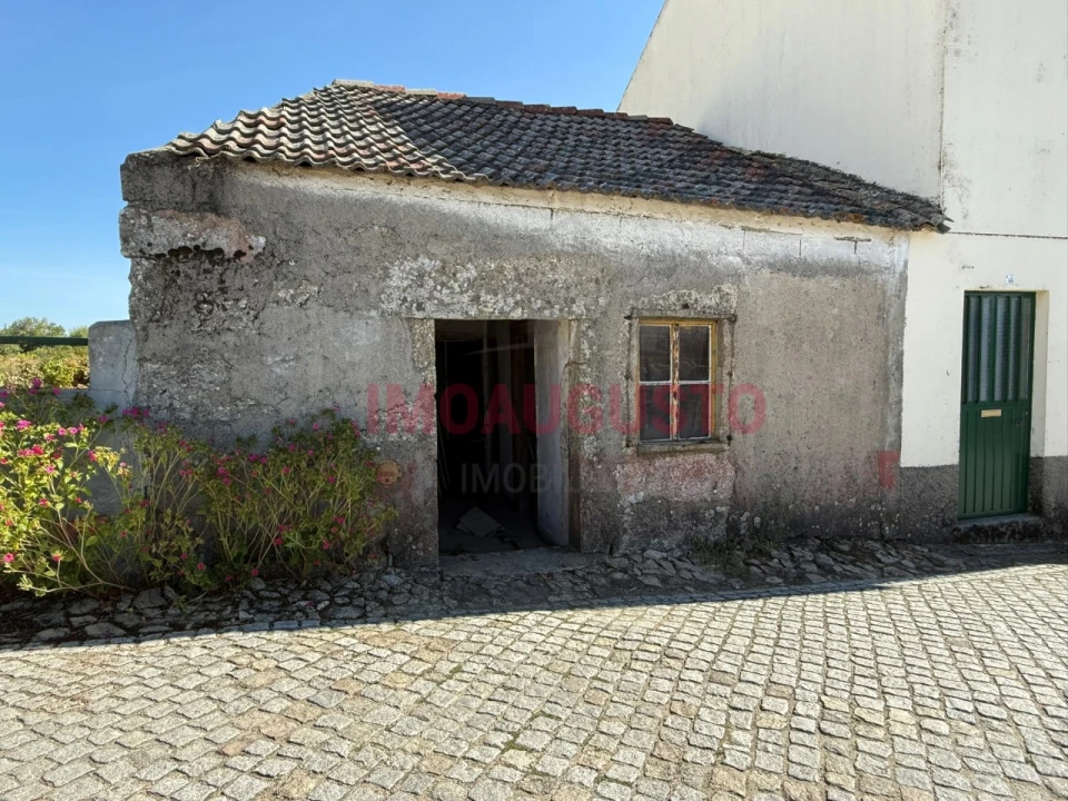 Moradia T2 para Venda em Castelo Mendo, Ade, Monteperobolso e Mesquitela Foto 1