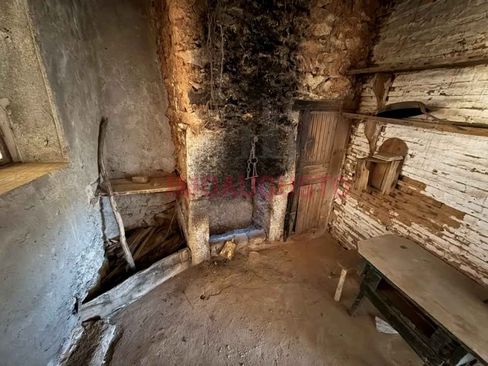 Moradia T2 para Venda em Castelo Mendo, Ade, Monteperobolso e Mesquitela Foto 2