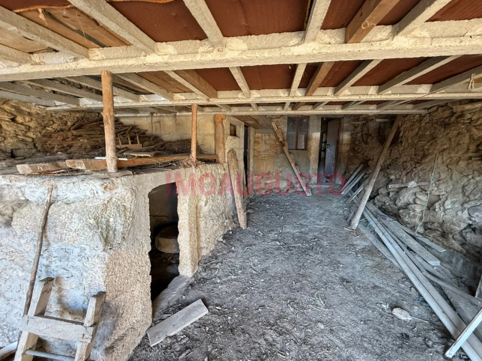 Moradia T2 para Venda em Castelo Mendo, Ade, Monteperobolso e Mesquitela Foto 9