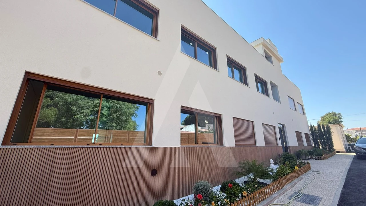 Apartamento T2 para Venda em Quarteira Foto 30