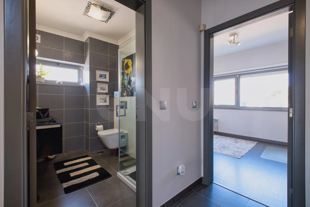 Moradia T4 para Venda em Painho e Figueiros Foto 4