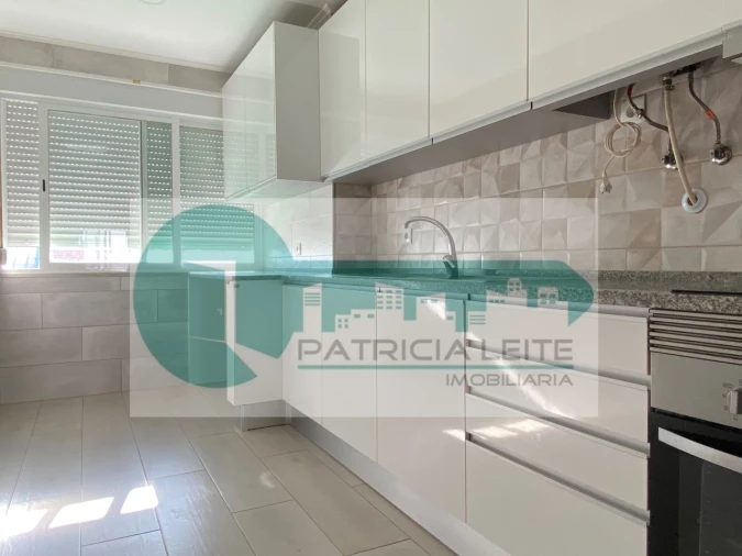 Apartamento T3 para Venda em Moita Foto 3