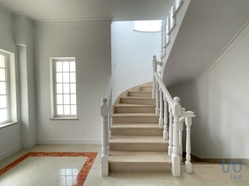 Moradia T5 para Venda em Corroios