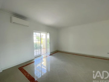Moradia T5 para Venda em Corroios