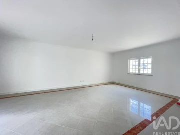 Moradia T5 para Venda em Corroios