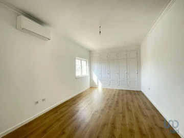 Moradia T5 para Venda em Corroios