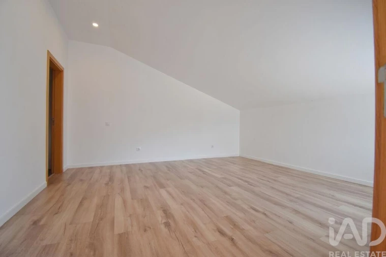 Apartamento T5 para Venda em Avelar Foto 17