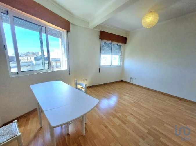 Apartamento T2 para Venda em Faro (Sé e São Pedro) Foto 3