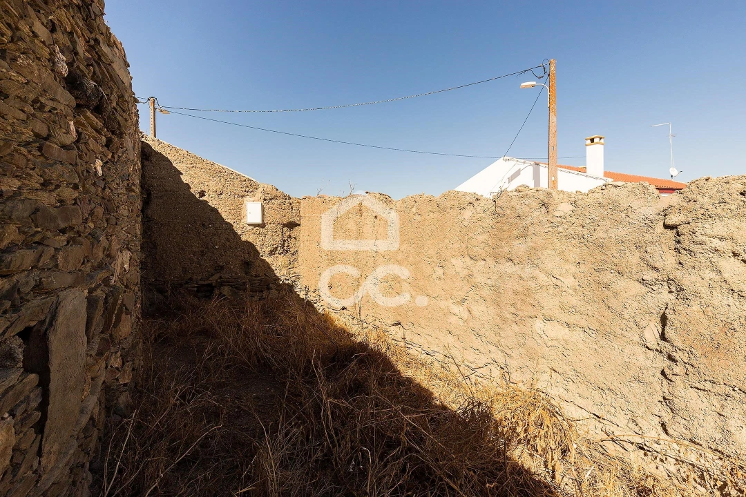 Moradia T2 para Venda em Alcaria Ruiva Foto 16